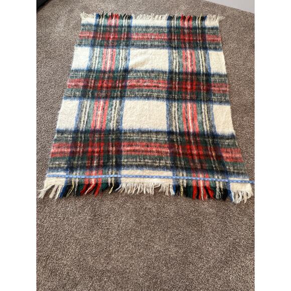 Sundance NWOT Holyrood Australian St Albans 100% Mohair Plaid Fringe Blanket - Picture 3 of 4